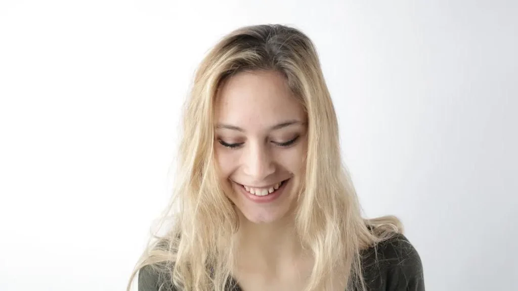 Achieve a Beautiful Smile with Porcelain Veneers: A Pain-Free Procedure Explained